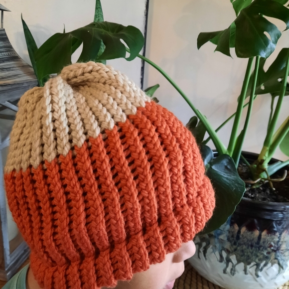 Beanie/ toque - Picture 2 of 2